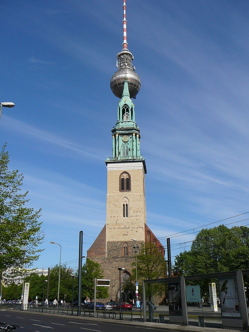 Kirche an Fernsehturm