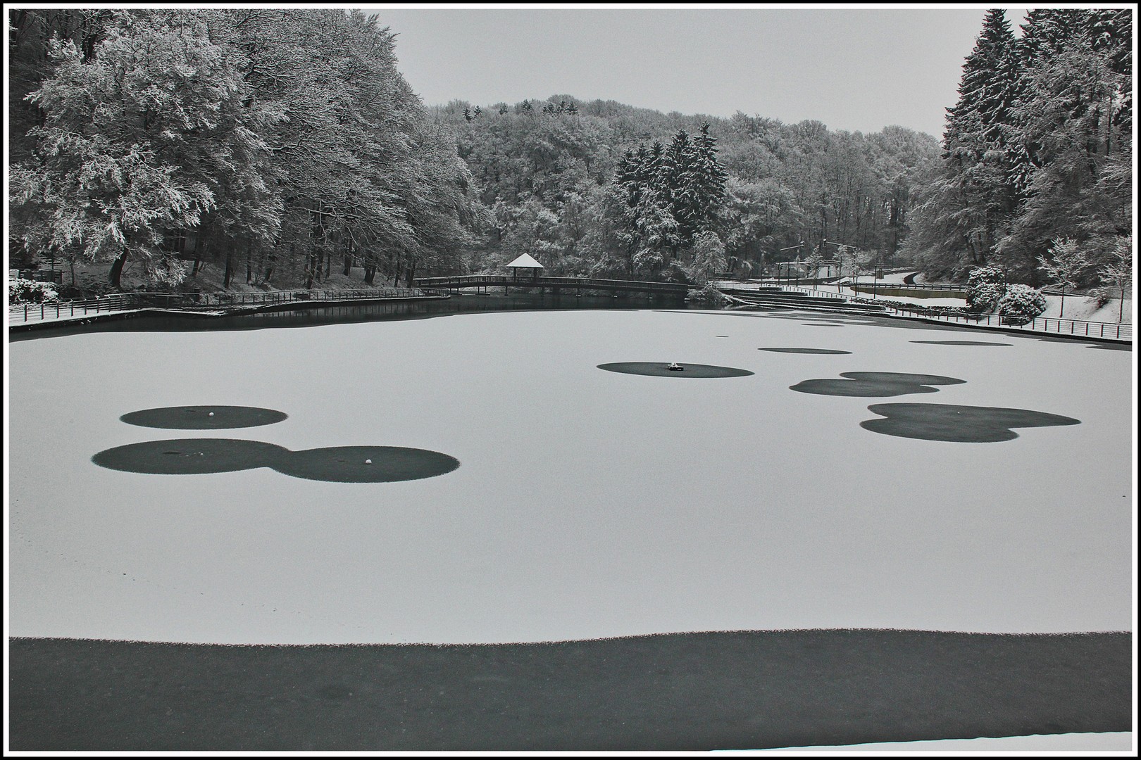 GEHEIMNISVOLLE KREISE