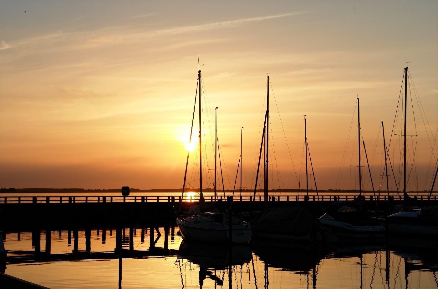 Segelboote im Yachthafen von Ribnitz-Damgarten an der Ostsee