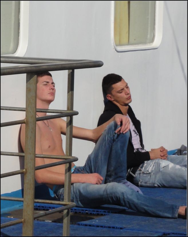 repos sur le ferry