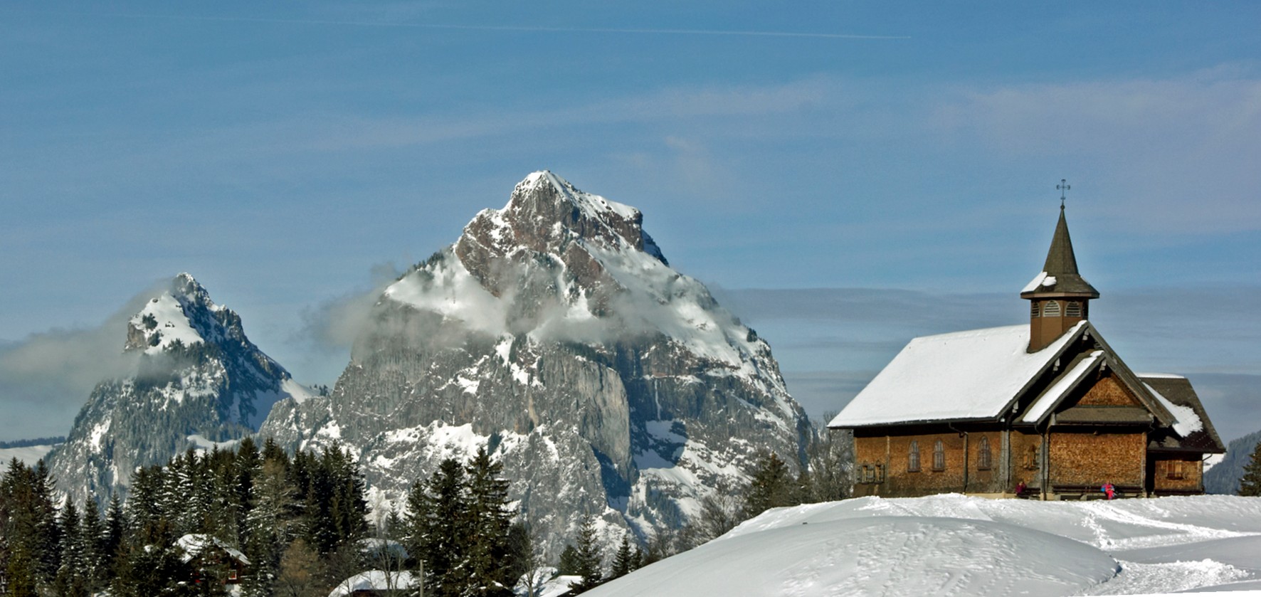 Bergkirche mit Mythen