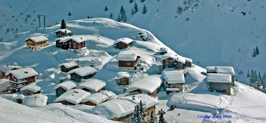 Bergdorf aus dem Zug