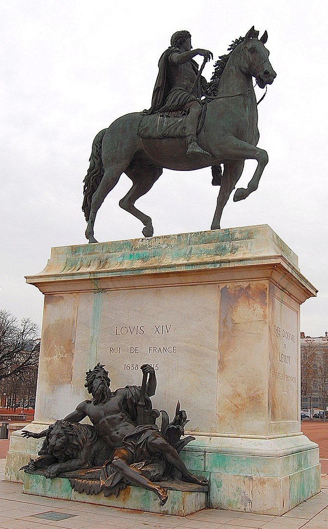 Statue.