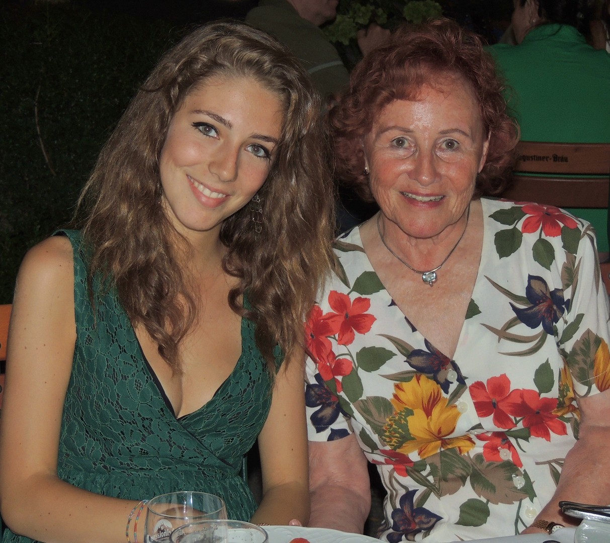 Enkelin& Grossmama