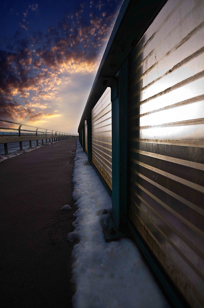 Brücke mit fantastischen Himmel