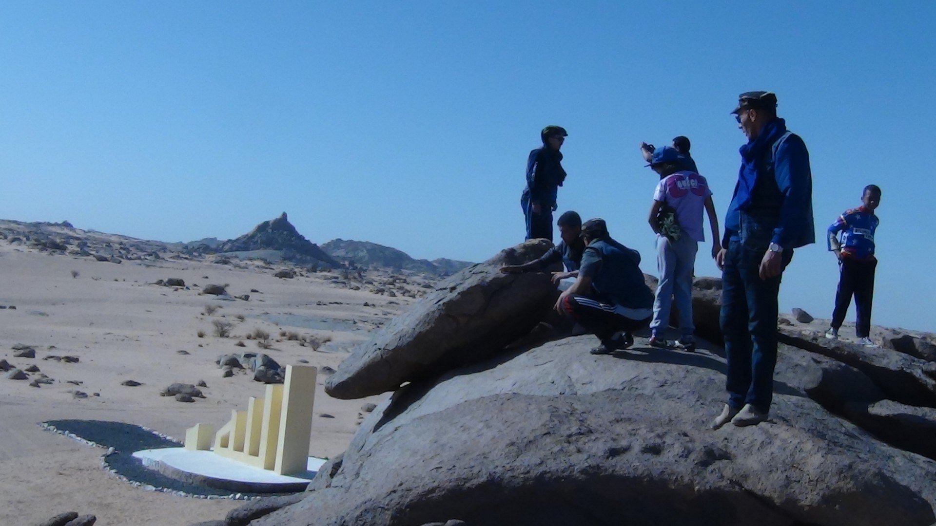 monoment de tinissa à TAMANRASSET EN plein DESERT  D' ALGERIE