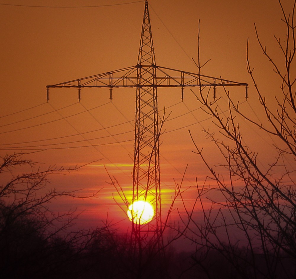 Sonnenenergie..wie sie in die Stromleitung kommt......................