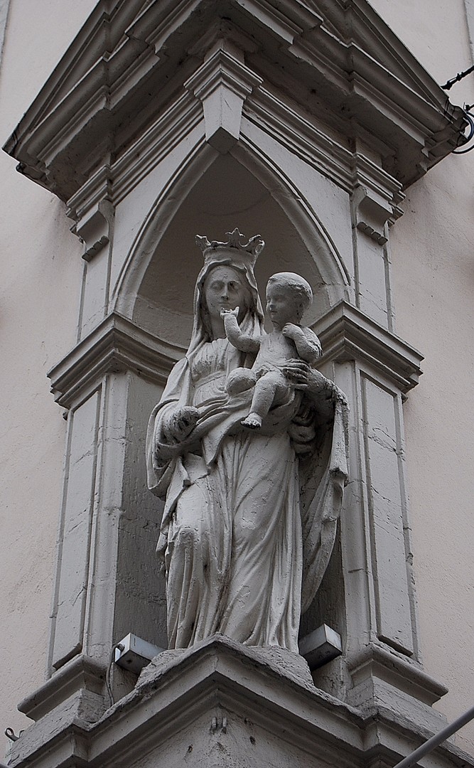Statue.