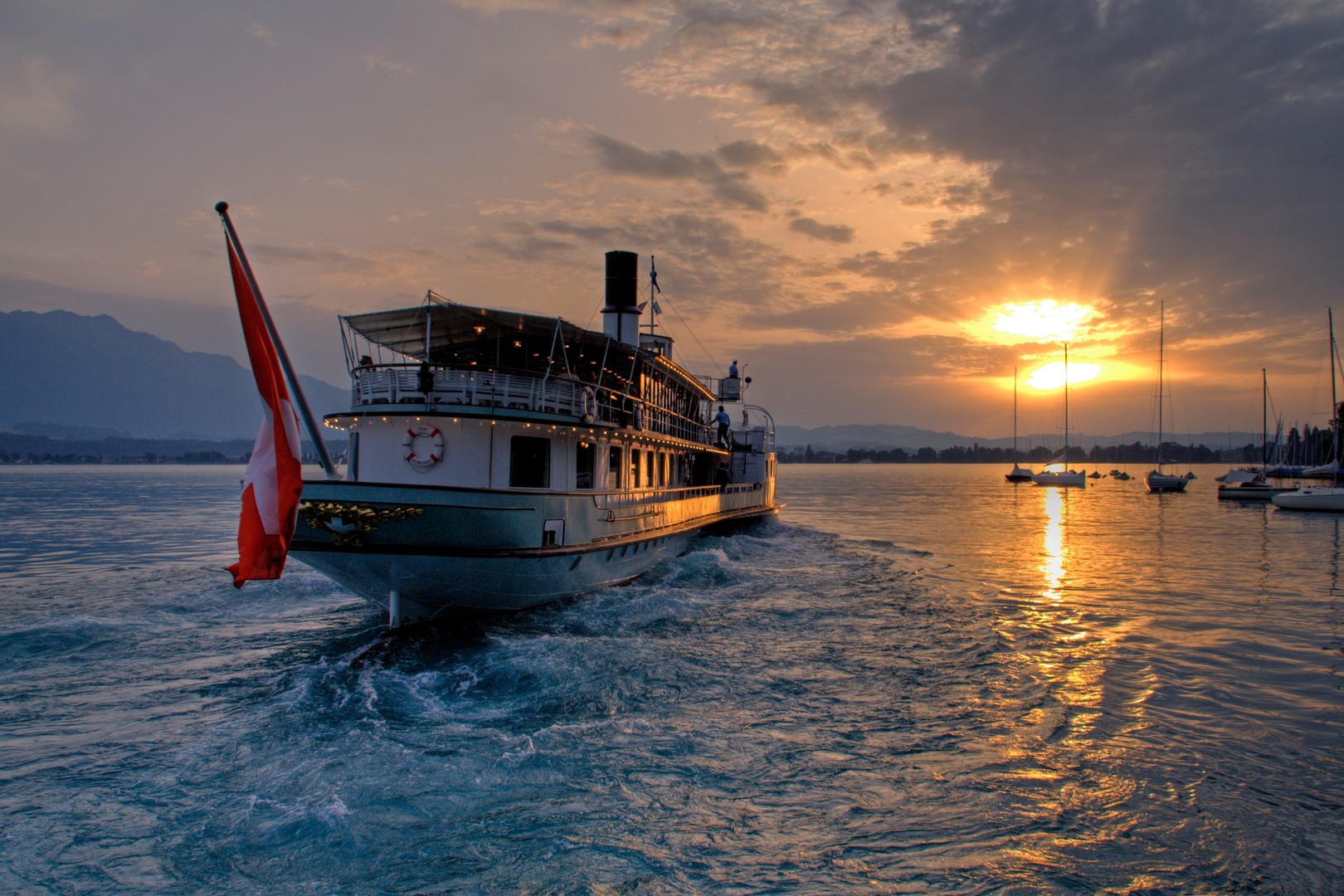 Sonnenuntergang mit Blüemlisalp